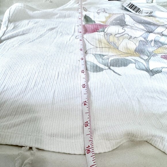 Torrid Floral Butterfly Cropped Tee NWT Size 2(18-20) - Picture 7 of 7